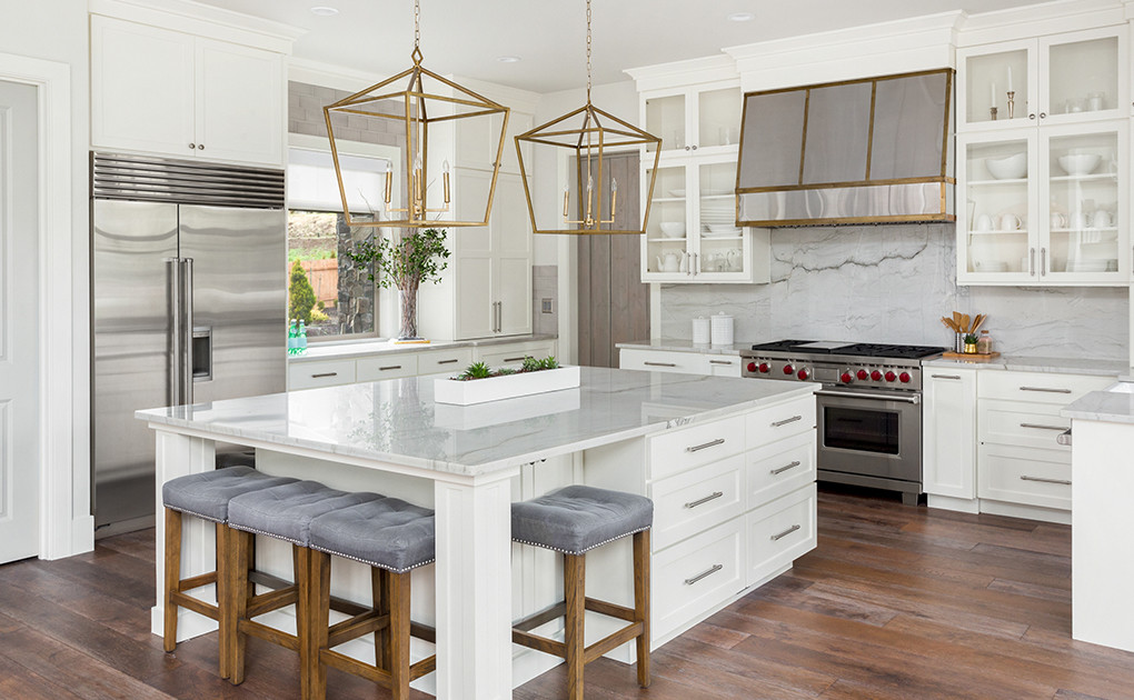 Modern kitchen in white and gold accents